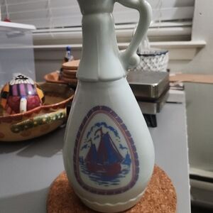 Elegant Ceramic Vase with Nautical Design